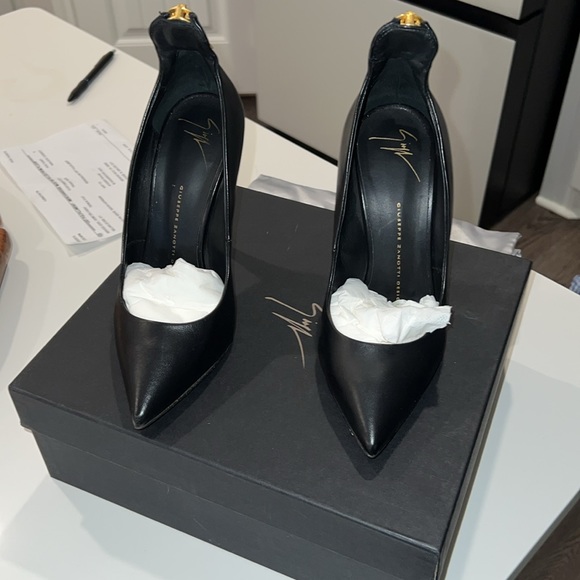 Giuseppe Zanotti
Horn Zip-Back Pump, Black - Picture 5 of 9